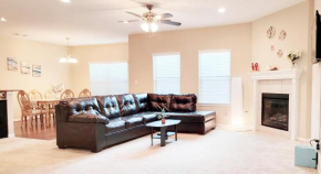SPACIOUS 2-STORY HOME in GATED COMMUNITY - FREE PARKING - DOWNTOWN CHINATOWN